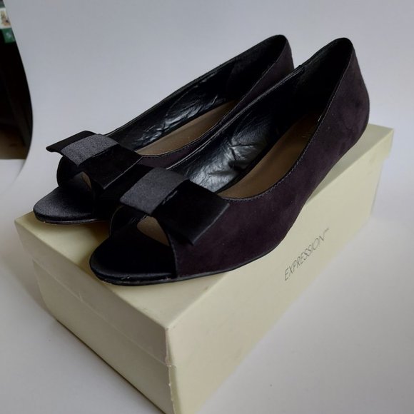 Peep Toe Black Wedge One Inch Sandals With Bow - Picture 3 of 13